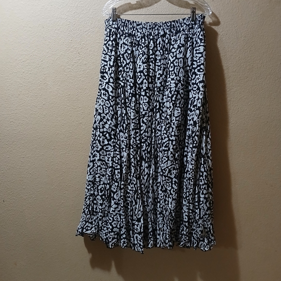 Jessica London Dresses & Skirts - Jessica London Monochrome Animal Print Maxi Skirt
